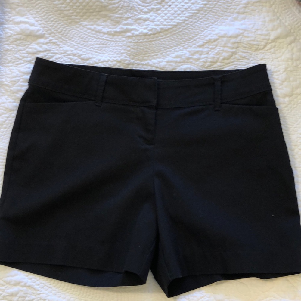 The Limited Black Shorts with pockets. Cotton with 2%Spandex. EUC